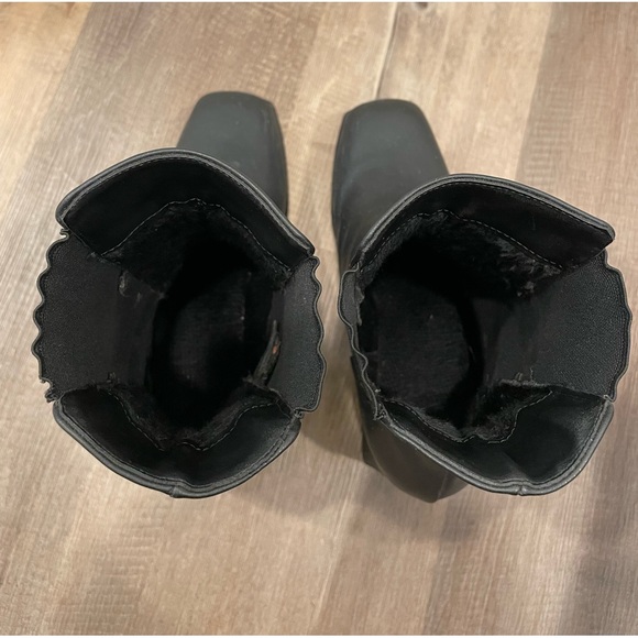 ♟️Chunky Black Platform Chelsea Booties♟️ - Picture 5 of 8